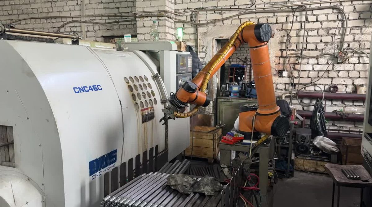 Токарный центр CNC46C с роботом-манипулятором
